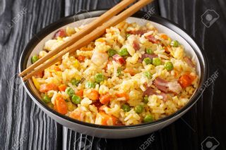 Arroz frito con huevos
